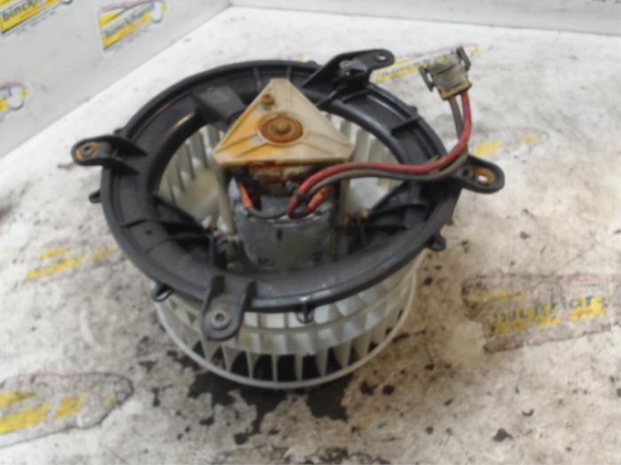 Heating and ventilation fan motor from a Mercedes-Benz S (W220) 3.7 S-350 V6 18V 2003