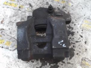 Used Front brake calliper, left Alfa Romeo 159 Sportwagon (939BX) 1.9 JTDm 16V Price € 26,25 Margin scheme offered by Binckhorst BV