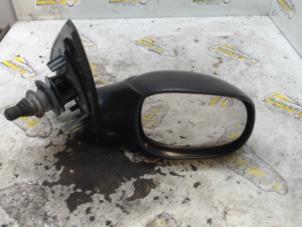 Used Wing mirror, right Peugeot 206 (2A/C/H/J/S) 1.4 XR,XS,XT,Gentry Price € 21,00 Margin scheme offered by Binckhorst BV