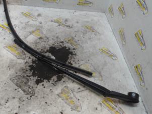 Used Front wiper arm Ford Transit Connect (PJ2) 1.5 EcoBlue Price € 25,41 Inclusive VAT offered by Binckhorst BV