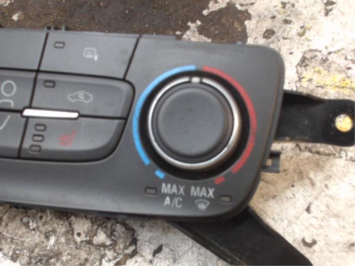 Panel de control de calefacción de un Ford Transit Connect (PJ2) 1.5 EcoBlue 2022