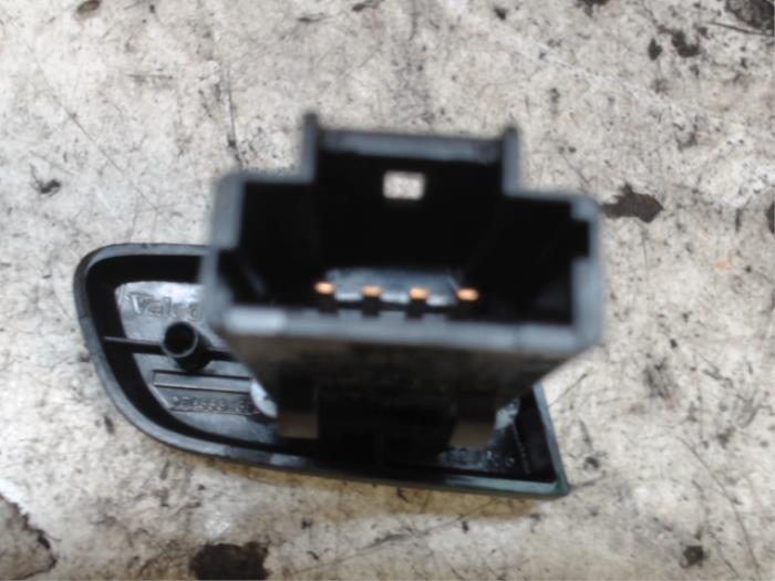 Air conditioning switch from a Citroën C1 1.0 12V 2011