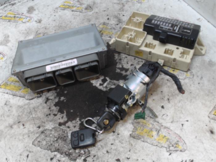 Used Ignition lock + computer Jaguar S-type (X200) 3.0 V6 24V Price € 157,50 Margin scheme offered by Binckhorst BV