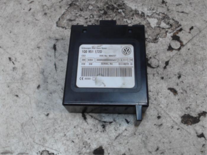 Begagnade Radarsensor Volkswagen Eos (1F7/F8) 2.0 TDI 16V Pris € 42,00 Marginaltabell erbjuds av Binckhorst BV