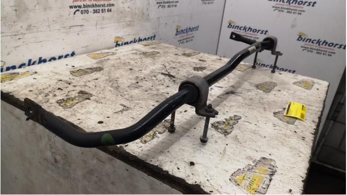 Front anti-roll bar from a Volkswagen Eos (1F7/F8) 2.0 TDI 16V 2011