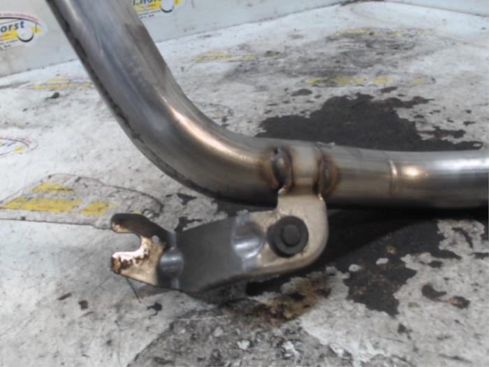 Fuel tank filler pipe from a Mercedes-Benz A (W176) 2.0 A-250 Turbo 16V 4-Matic 2015