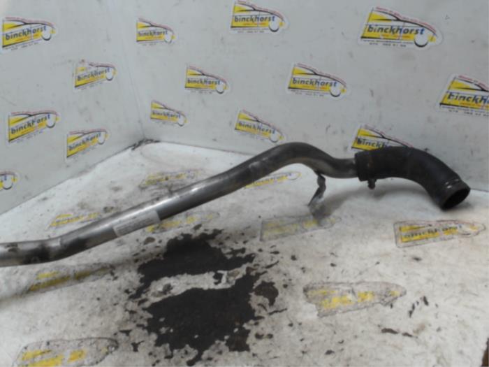 Fuel tank filler pipe from a Mercedes-Benz A (W176) 2.0 A-250 Turbo 16V 4-Matic 2015