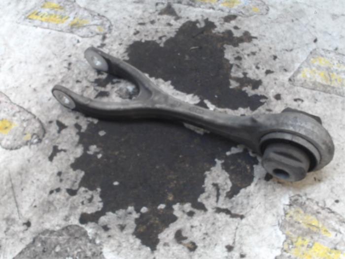 Rear lower wishbone, left from a Mercedes-Benz A (W176) 2.0 A-250 Turbo 16V 4-Matic 2015