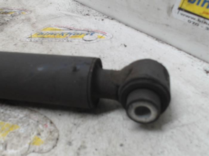 Rear shock absorber, left from a Mercedes-Benz A (W176) 2.0 A-250 Turbo 16V 4-Matic 2015