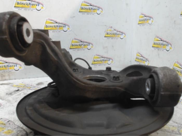 Knuckle, rear right from a Mercedes-Benz A (W176) 2.0 A-250 Turbo 16V 4-Matic 2015