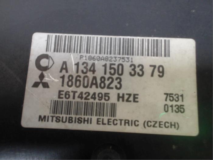 Ignition lock + computer from a Mitsubishi Colt (Z2/Z3) 1.1 12V 2007