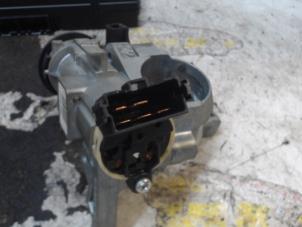 Ignition lock + computer from a Mitsubishi Colt (Z2/Z3) 1.1 12V 2007