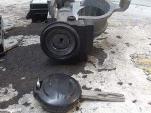 Ignition lock + computer from a Mitsubishi Colt (Z2/Z3) 1.1 12V 2007