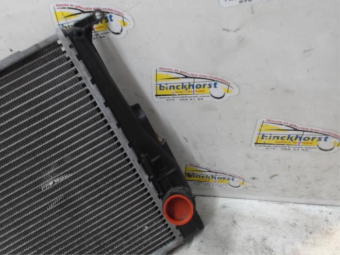 Radiator from a BMW 1 serie (E82) 120d 16V 2008