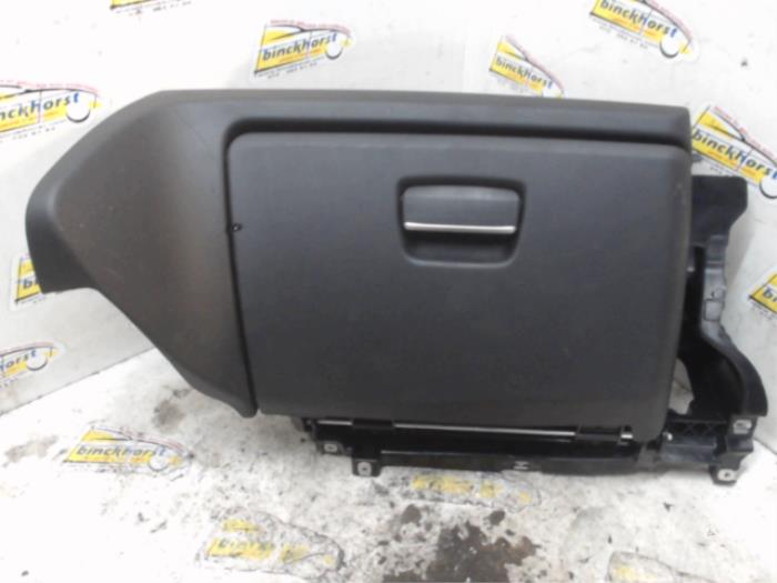 Begagnade Handskfack BMW 1 serie (E82) 120d 16V Pris € 36,75 Marginaltabell erbjuds av Binckhorst BV
