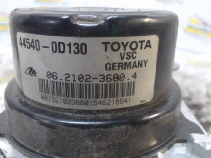 ABS pump from a Toyota Yaris III (P13) 1.33 16V Dual VVT-I 2016
