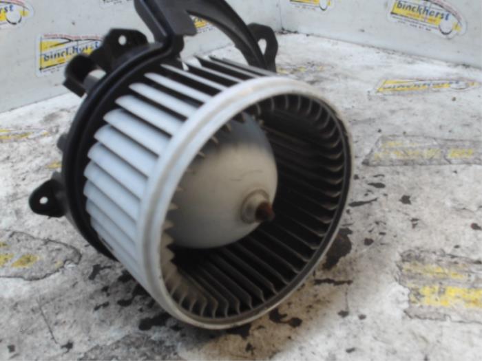 Heating and ventilation fan motor from a Opel Corsa D 1.4 16V Twinport 2008