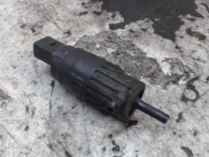 Usados Bomba de limpiaparabrisas delante Volkswagen Transporter T6 2.0 TDI DRF Precio € 10,50 Norma de margen ofrecido por Binckhorst BV