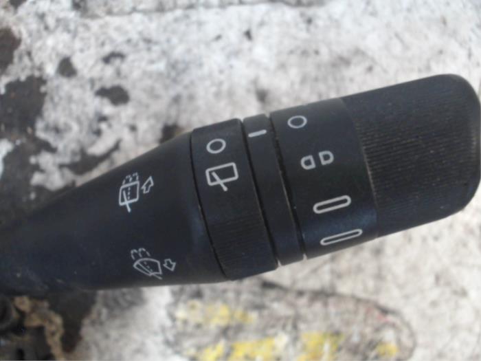 Interruptor combinado columna de dirección de un Peugeot Bipper (AA) 1.3 HDI 2011