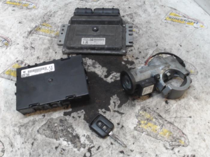 Used Ignition lock + computer Nissan Note (E11) 1.4 16V Price € 131,25 Margin scheme offered by Binckhorst BV