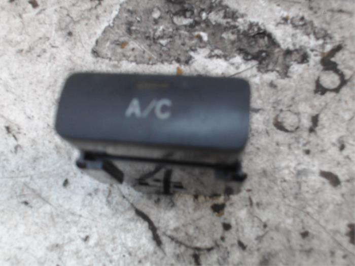 Air conditioning switch from a Toyota Corolla (E12) 1.4 16V VVT-i 2002