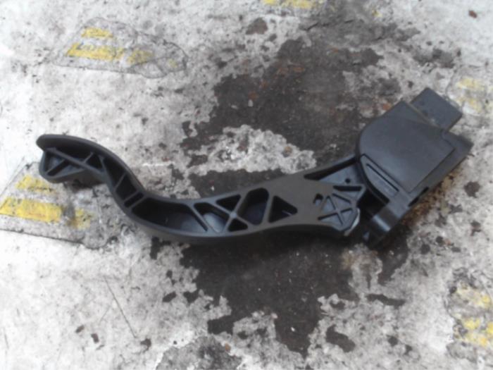 Accelerator pedal from a Citroën C4 Grand Picasso (UA) 2.0 HDiF 16V 135 2008