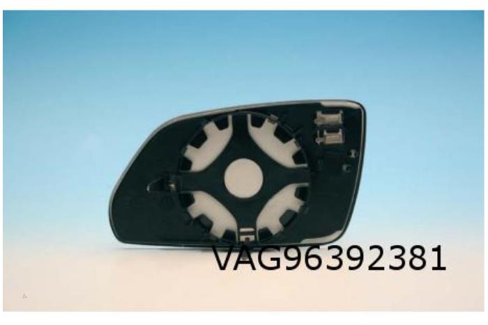 Mirror glass, left from a Volkswagen Polo IV (9N1/2/3) 1.4 TDI 70 2007