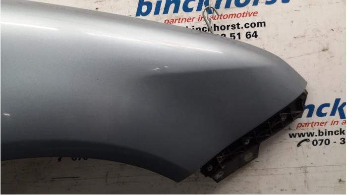 Front wing, right from a Skoda Fabia (6Y2) 1.4i 2002