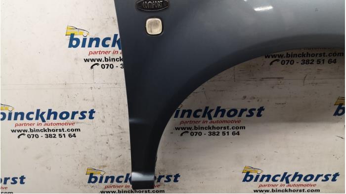 Front wing, right from a Skoda Fabia (6Y2) 1.4i 2002
