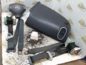 Gebrauchte Airbag Set + Modul Opel Agila (B) 1.0 12V Preis € 262,50 Margenregelung angeboten von Binckhorst BV