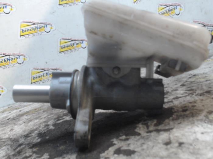 Master cylinder from a Ford Fiesta 6 (JA8) 1.25 16V 2010