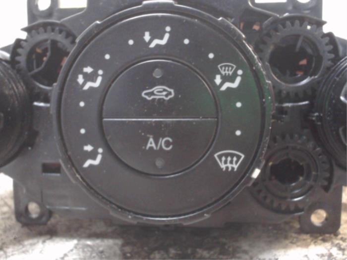 Heater control panel from a Ford Fiesta 6 (JA8) 1.25 16V 2010