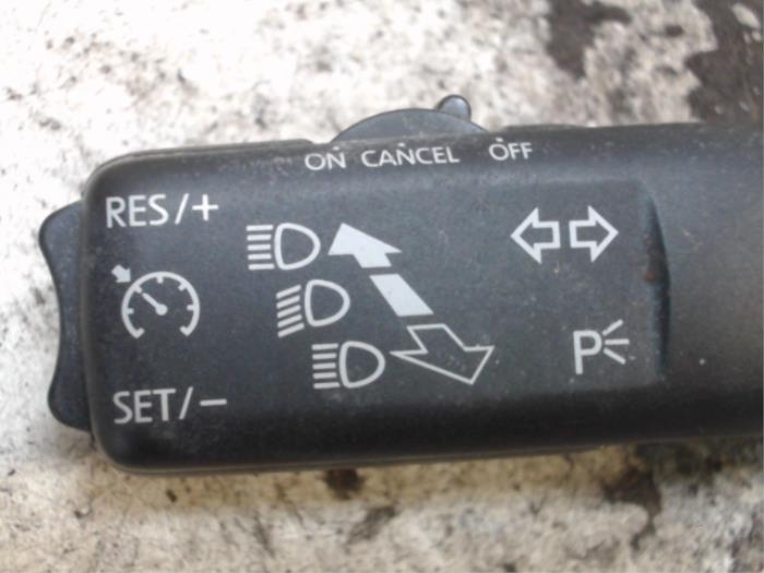 Interruptor de indicador de dirección de un Seat Leon (1P1) 1.4 TSI 16V 2008
