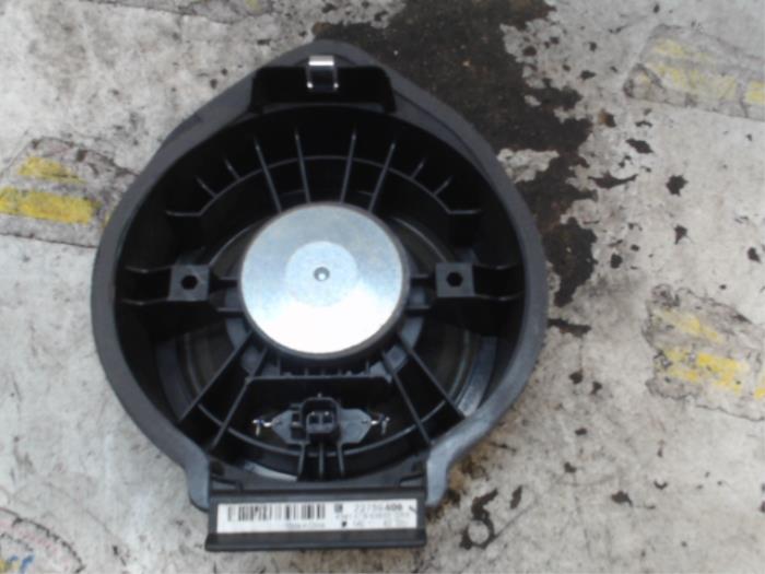 Speaker from a Opel Zafira Tourer (P12) 1.6 CDTI 16V ecoFLEX 136 2014