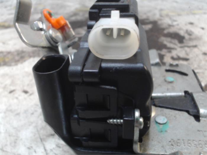 Tailgate lock mechanism from a Mitsubishi Colt (Z2/Z3) 1.3 16V 2012