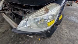 Used Headlight, left Renault Clio III (BR/CR) 1.2 16V 75 Price € 63,00 Margin scheme offered by Binckhorst BV