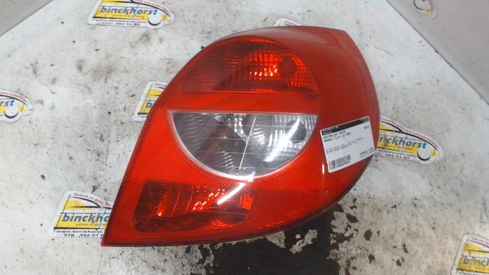 Taillight, right from a Renault Clio III (BR/CR) 1.2 16V 75 2008