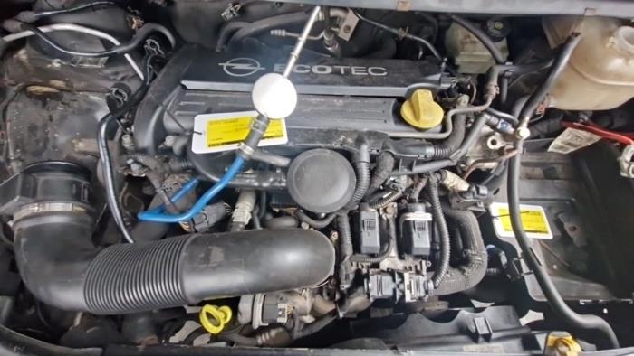 Engine from a Opel Zafira (M75) 2.2 16V Direct Ecotec 2005