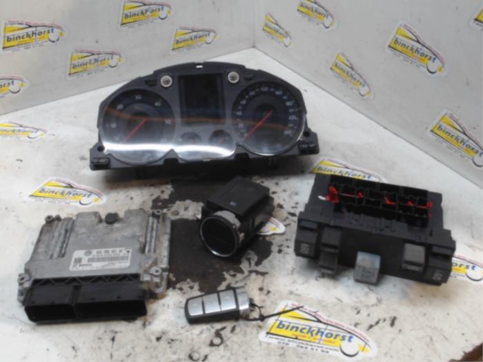 Used Ignition lock + computer Volkswagen Passat (3C2) 2.0 TDI 140 Price € 183,75 Margin scheme offered by Binckhorst BV