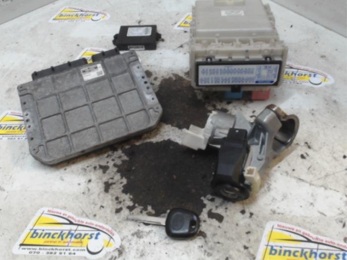 Used Ignition lock + computer Toyota Yaris II (P9) 1.33 16V Dual VVT-I Price € 131,25 Margin scheme offered by Binckhorst BV