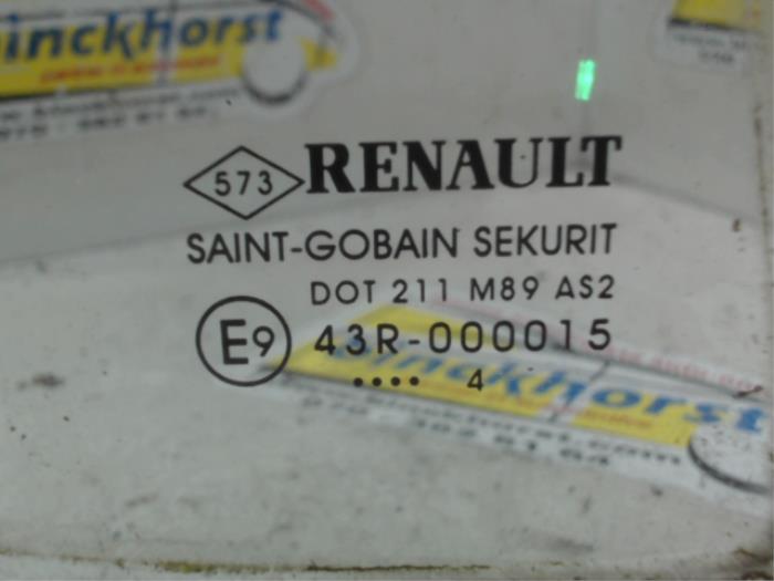 Custode arrière droit d'un Renault Modus/Grand Modus (JP) 1.4 16V 2004