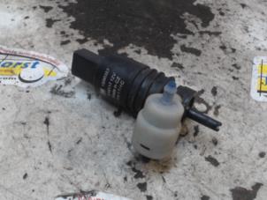 Usados Bomba de limpiaparabrisas delante Opel Corsa E 1.4 16V Precio € 10,50 Norma de margen ofrecido por Binckhorst BV
