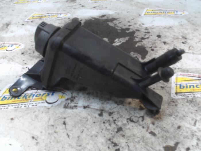 Begagnade Styrservotank Audi A4 Cabrio (B7) 2.0 TFSI 20V Pris € 15,75 Marginaltabell erbjuds av Binckhorst BV