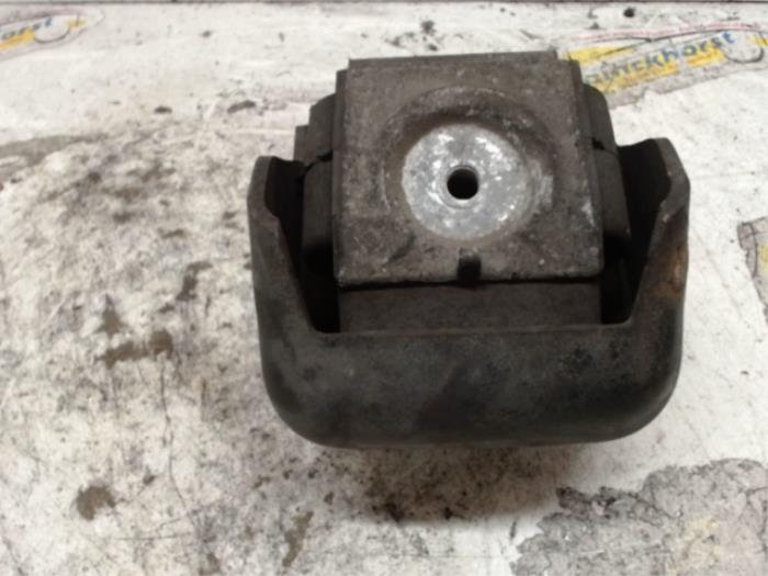 Used Engine mount Mercedes Vito (639.6) 2.2 109 CDI 16V Price € 15,75 Margin scheme offered by Binckhorst BV