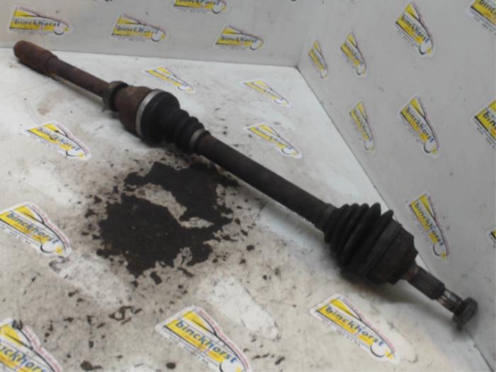 Front drive shaft, right from a Peugeot 407 (6D) 2.0 16V 2008