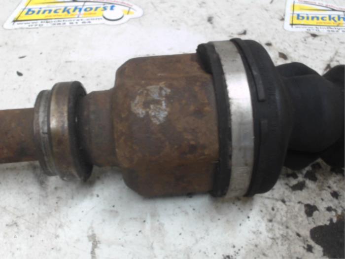 Front drive shaft, right from a Peugeot 407 (6D) 2.0 16V 2008