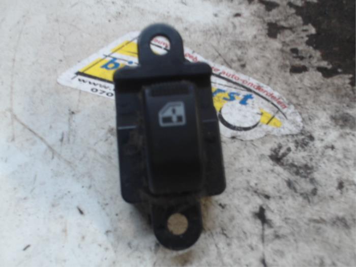 Electric window switch from a Hyundai Atos 1.1 12V Prime 2006