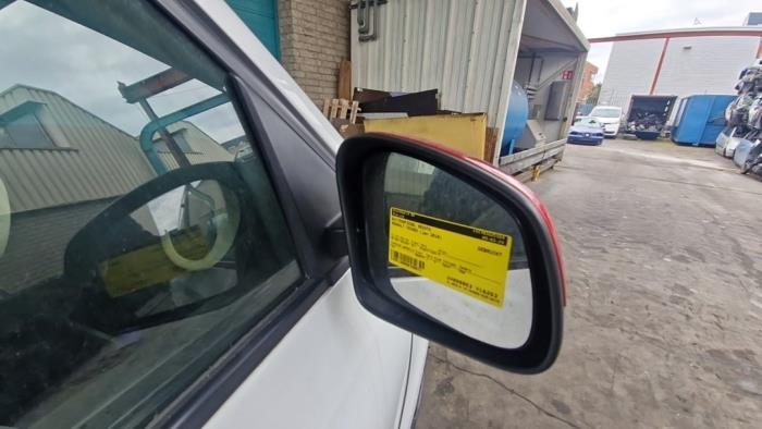Rétroviseur extérieur droit d'un Renault Twingo III (AH) 1.0 SCe 70 12V 2019