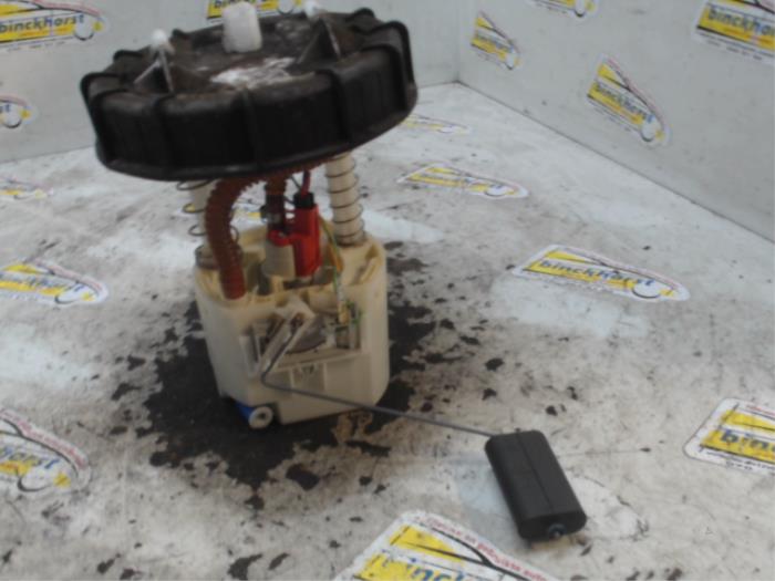 Electric fuel pump from a Ford Fusion 1.4 16V 2008
