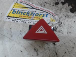Usagé Bouton de warning Kia Picanto (BA) 1.1 12V Prix € 10,50 Règlement à la marge proposé par Binckhorst BV